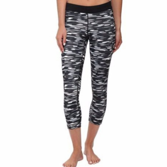Nike Pants - Nike Women Dri-Fit Camo running compression capris